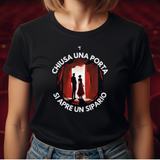 T-Shirt Unisex Chiusa una porta si apre un sipario